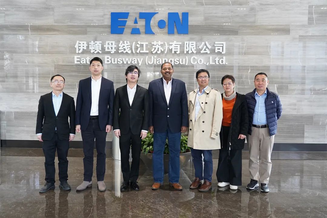 執行副總裁兼首席技術官Raja Macha, 亞太區研發副總裁Jenny Guo等管理層領導來訪伊頓母線工廠